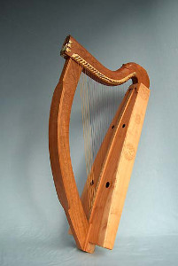 Caravelle, la harpe aux cordes en or signée Claude Bioley