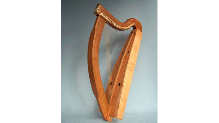 Caravelle, la harpe aux cordes en or