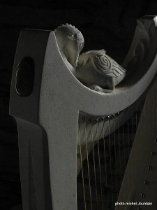 Airéelle, harpe de pierre. Photo Michel Jourdain