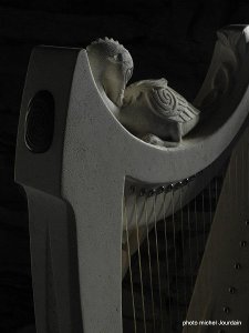 Airéelle, stone harp. Photo Michel Jourdain